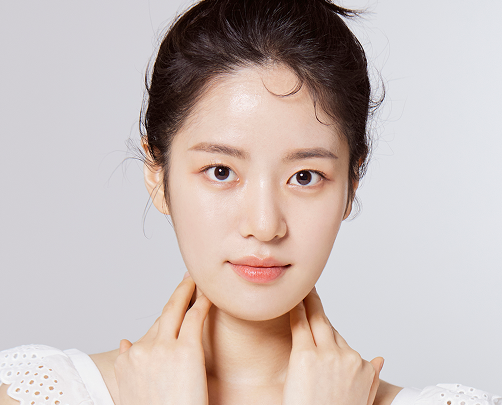 이마·미간·팔자·눈가 주름에 필러로 볼륨을 채우는 시술 개념을 보여주는 이미지