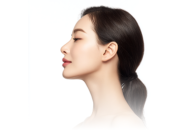 다운타임 없이 시술 직후 정리된 얼굴 윤곽과 밝아진 안색을 표현한 이미지