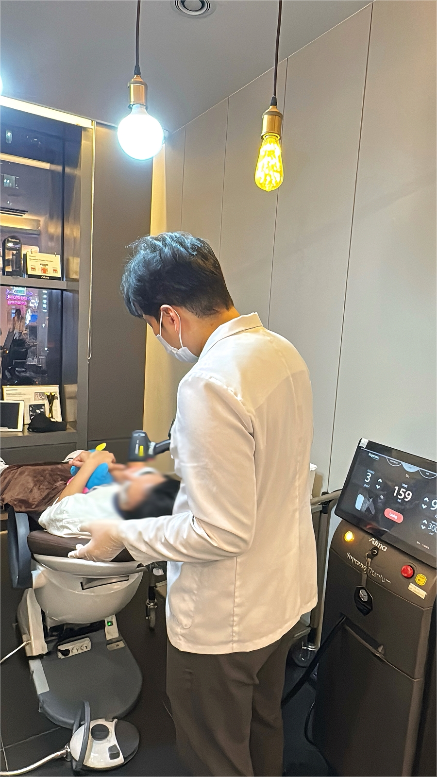 依面部部位设定提拉仪器强度的江南诊室